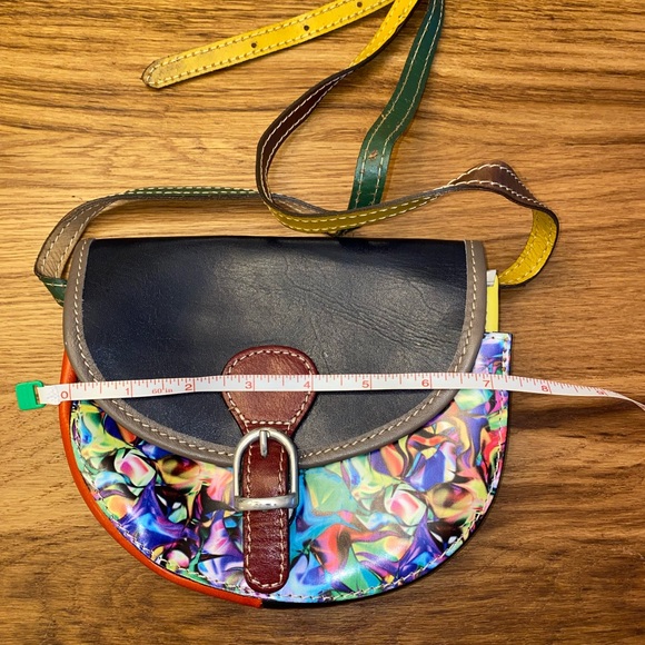 a mini purse - Picture 3 of 8